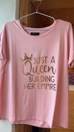 Just a Queen building her Empire